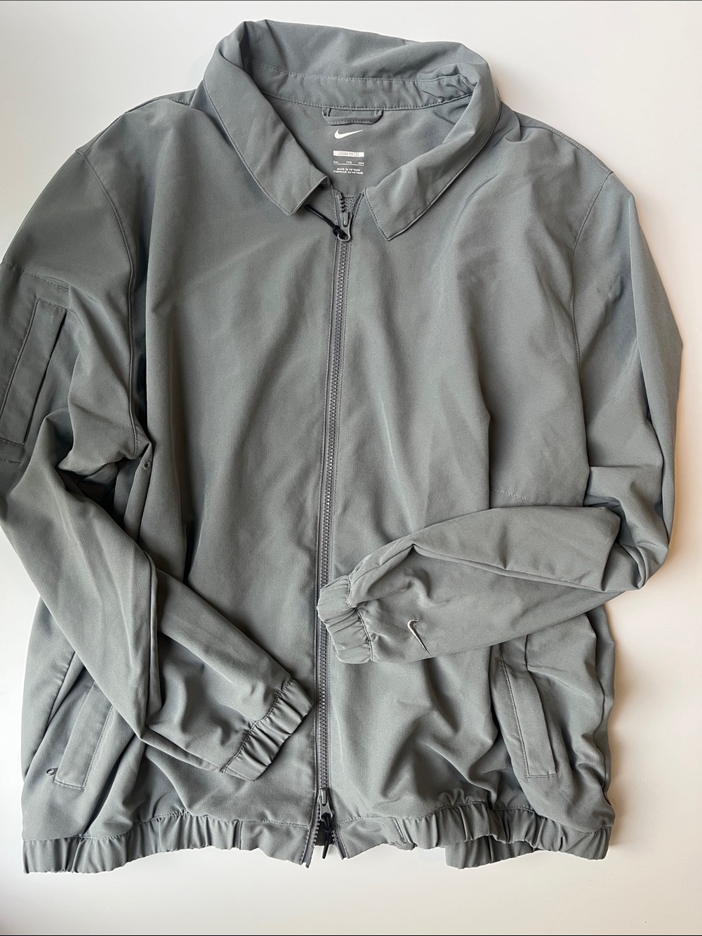 Nike Men’s Golf Lightweight Jacket in Gray